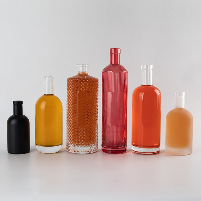 Tukkumyynti r&auml;&auml;t&auml;l&ouml;ityj&auml; tyhji&auml; Bourbon-viskipulloja Scotch-lasipulloja