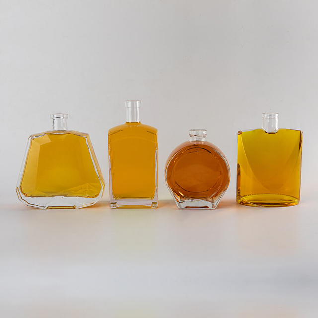 Henkil&ouml;kohtainen konjakkipullo Mukautettu tyhj&auml; XO-lasipullo myyt&auml;v&auml;n&auml; konjakkipullon hinta 