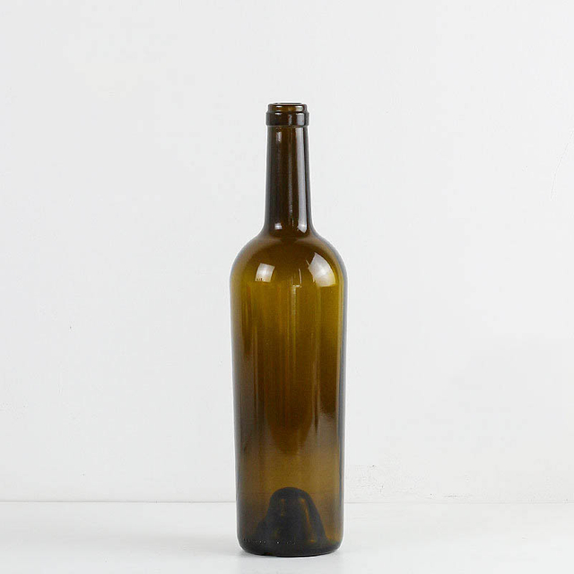 Butelka wina ze szkła Bordeaux o pojemności 750 ml