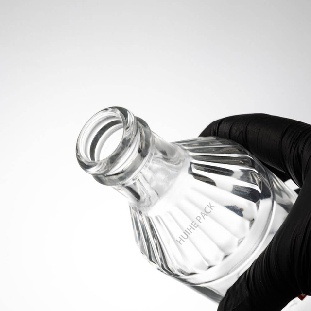 258ml Threaded Neck Clear Glass Water Bottle with Screw Cap