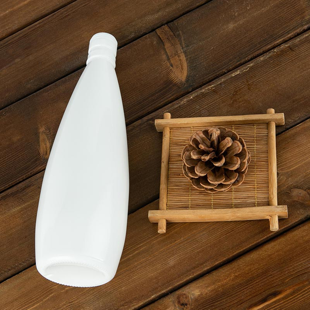 Luksusowa butelka na alkohol z białej porcelany o pojemności 500 ml