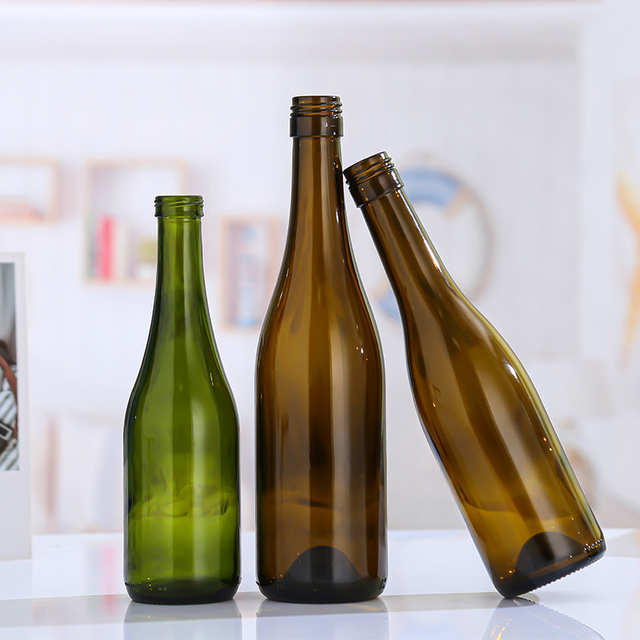 Zakręcana korkowa g&oacute;rna brązowo-zielona burgundowa szklana butelka na wino