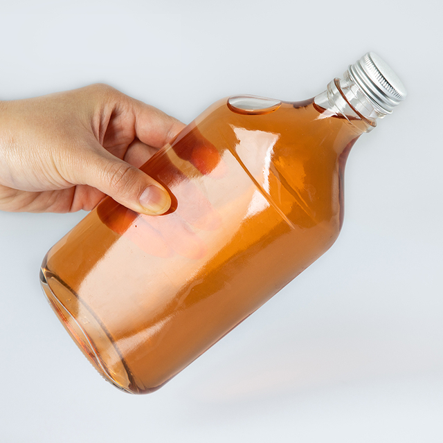 Szklana butelka na w&oacute;dkę i whisky