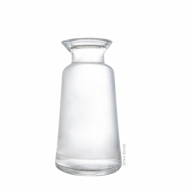 Garrafa de licor de vidro c&ocirc;nico de boca larga com pesco&ccedil;o alargado
