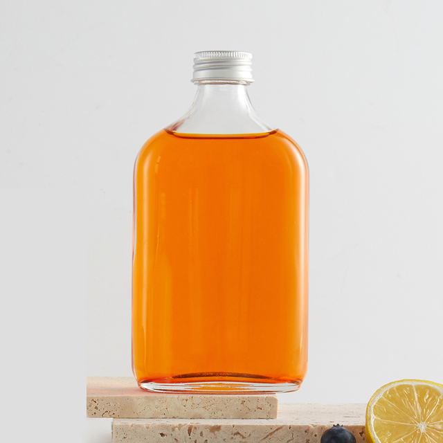 Butelki spirytusowe z przezroczystego szkła