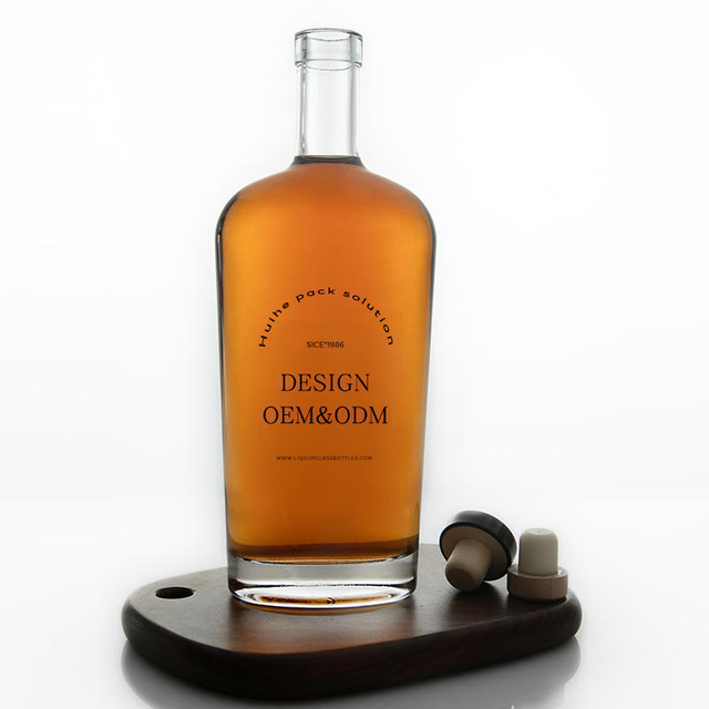 Szklana butelka na alkohol z owalną kolbą Philly z korkiem