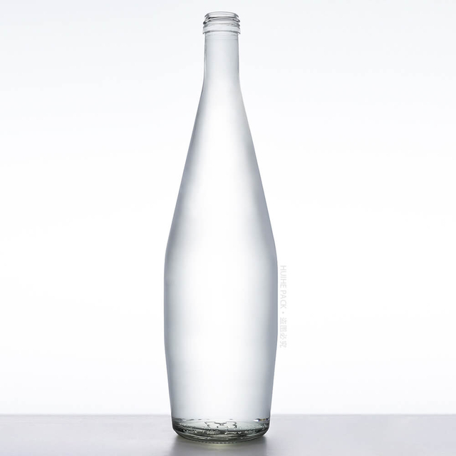 750 ml mest stilfulde glasvandflasker med skruel&aring;g