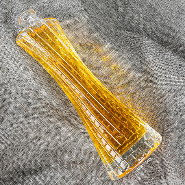 Garrafa de vidro transparente de cintura oval torcida 500ml atacado