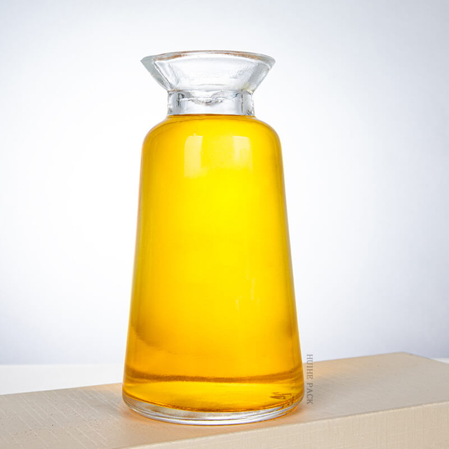 Garrafa de licor de vidro c&ocirc;nico de boca larga com pesco&ccedil;o alargado