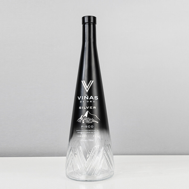 500ml 700ml Garaafa de bebidas espirituosas de vidro com pesco&ccedil;o c&ocirc;nico por atacado com tampa de corti&ccedil;a