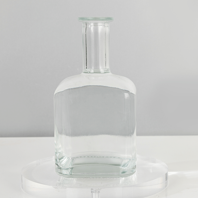 350 ml Kwadratowa szklana butelka na alkohol z długą szyjką i korkową nakrętką