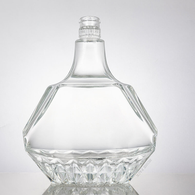 Garrafa Liuqor de vidro de formato angular com lados facetados