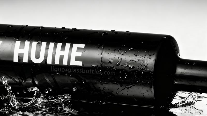 Top 10 Custom Whiskey Bottle Manufacturers-black whisky bottle