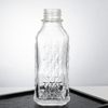 650ml Embossed Pattern of Diamond-Like Glass Liquor Bottle with Cork