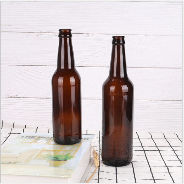 Butelki do pakowania piwa z bursztynowego, zielonego i niebieskiego szkła