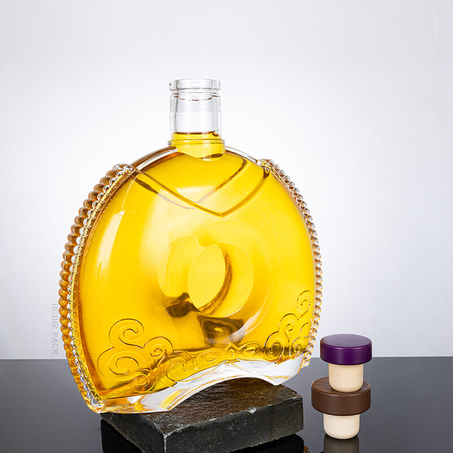 Garrafa de licor plana oval com padr&atilde;o de corrente ao redor