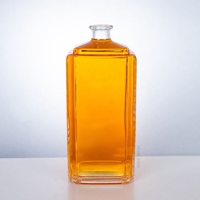 1500 ml:n monireunainen suorakaiteen muotoinen lasiviinapullo