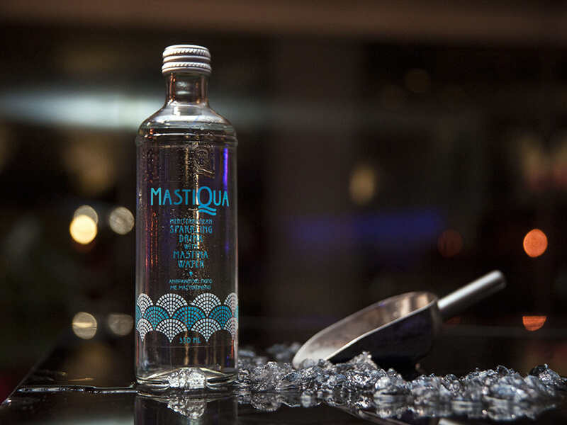custom glass water bottles hotels restaurants 04.jpg