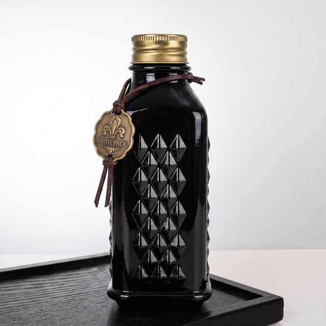 650ml Embossed Pattern of Diamond-Like Glass Liquor Bottle
