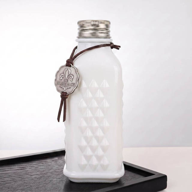 650ml Embossed Pattern of Diamond-Like Glass Liquor Bottle